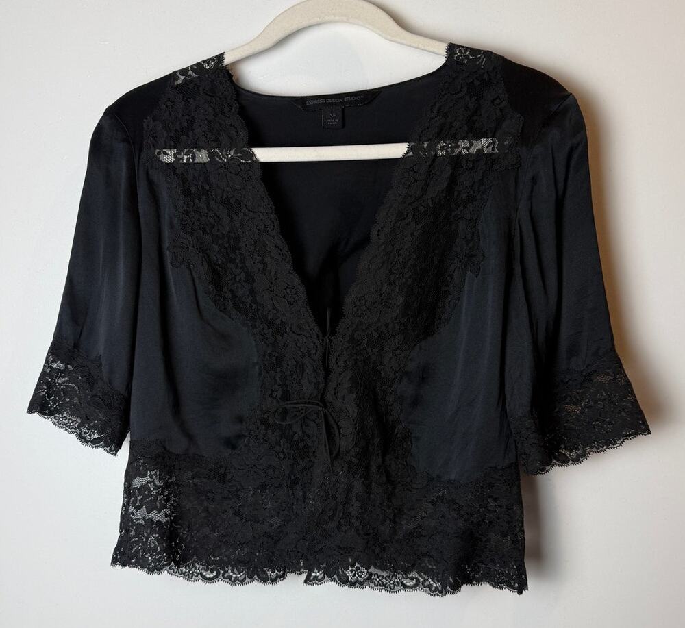 Express Design Studio Size XS Black Lace Trim V-Neck Tie Front Crop Top Blouse